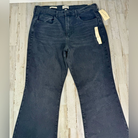 Universal Thread Women's High-Rise Flare Jeans Black Denim Size 16R Short NWT - Picture 2 of 12